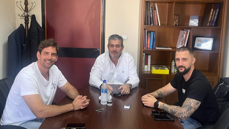 Συνάντηση εργασίας του Προέδρου του Επιμελητηρίου Πιερίας Κωνσταντίνου Πίτσια με τον Α΄ Αντιπρόεδρο και τον Πρόεδρο των Ενοικιαζομένων Δωματίων Λεπτοκαρυάς