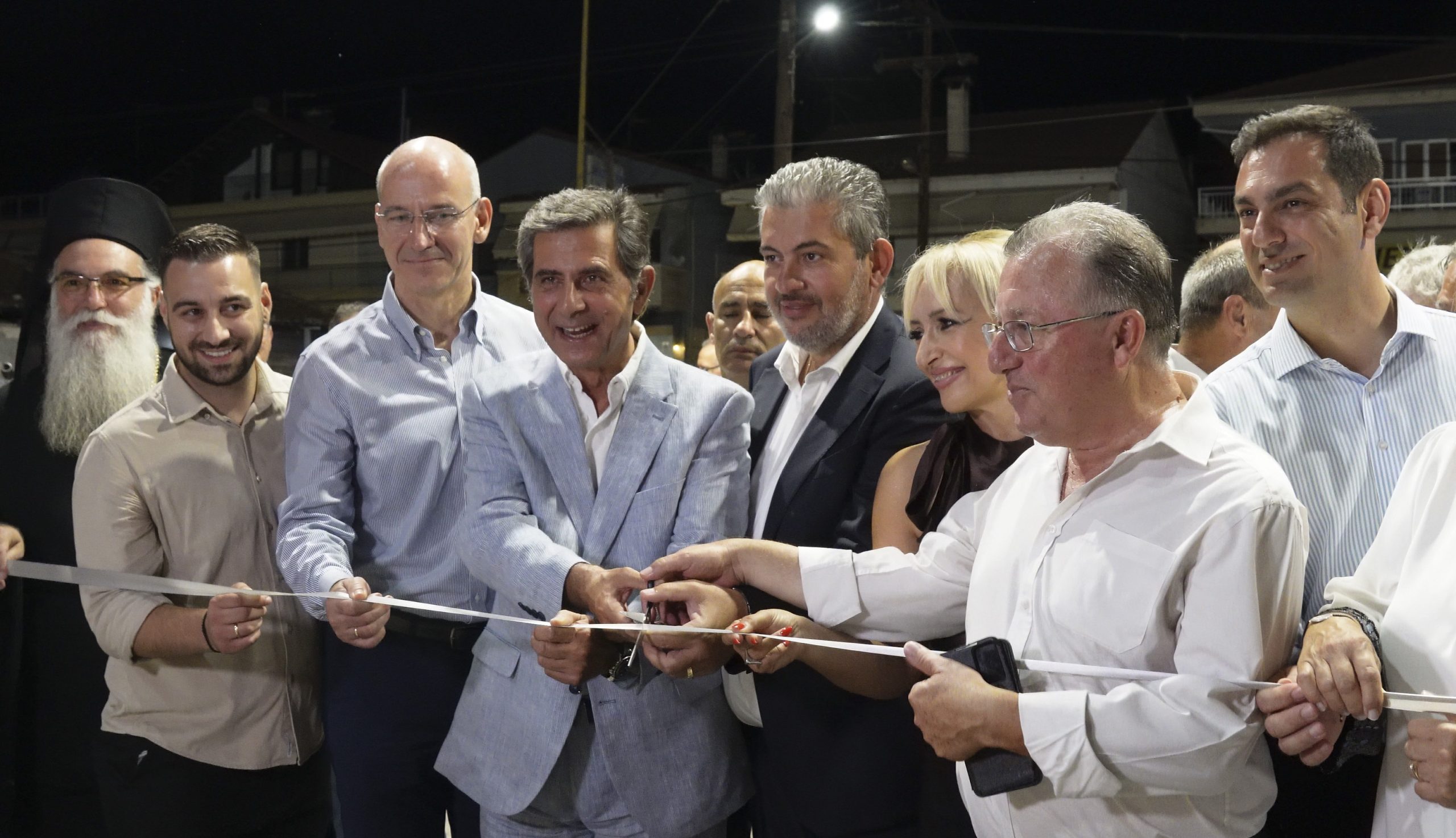 01 RIBBON CUTTING